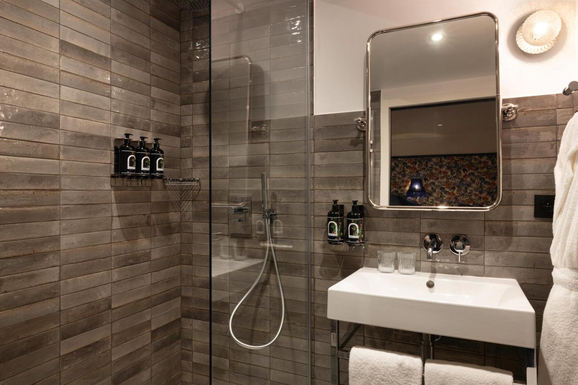 Hotel Ginette A La Folie & Spa 巴黎 外观 照片